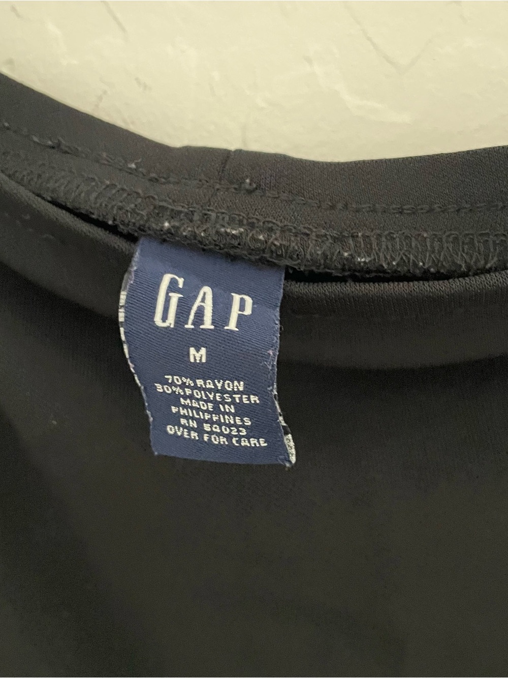 Gap vintage y2k stretchy black midi skirt with slit size medium - Picture 2 of 4